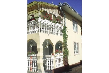 Rumunia Privát Pojorâta, Zewnątrz